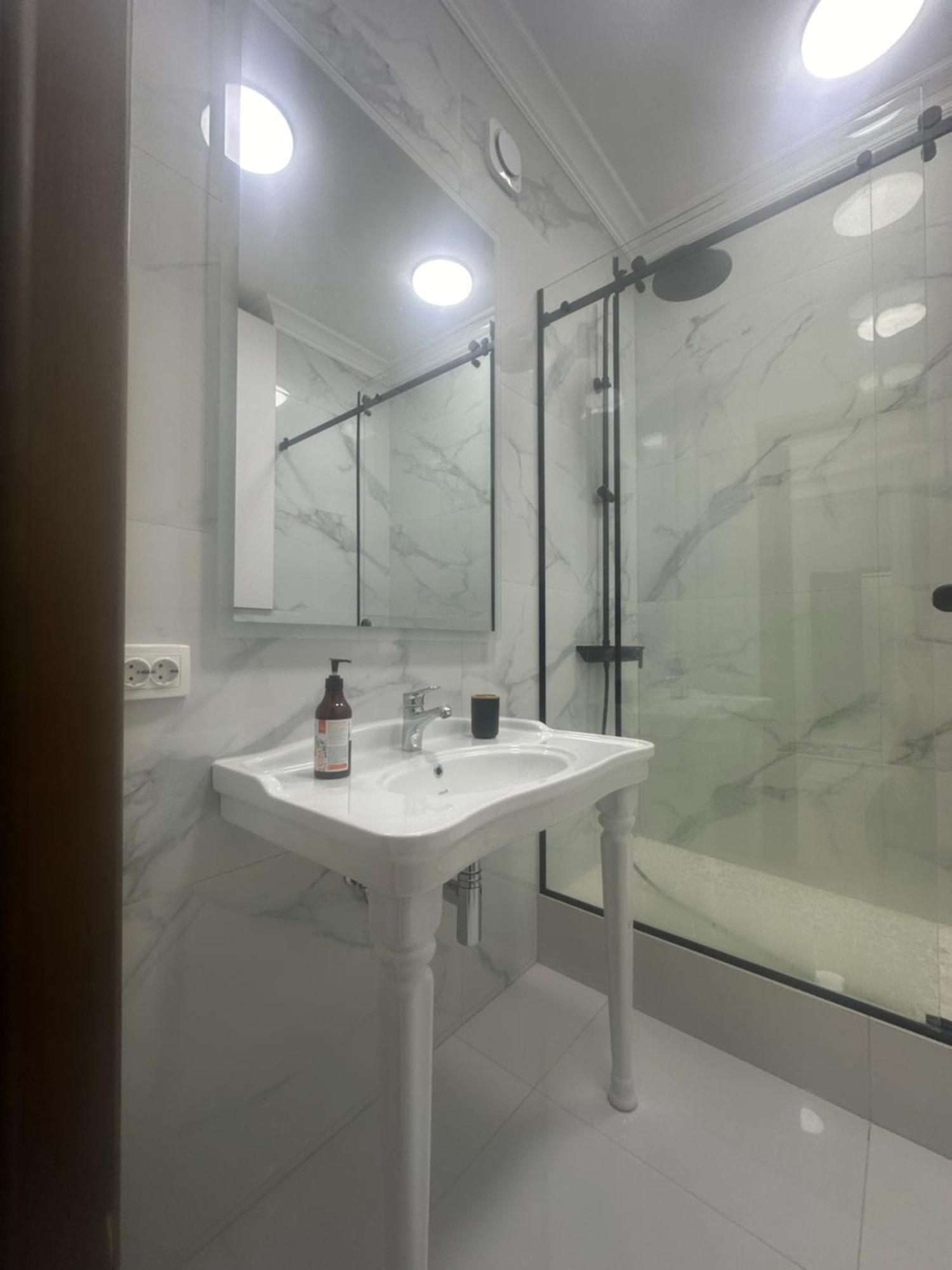 Comfortable Apartment In Central Of Almaty Ngoại thất bức ảnh